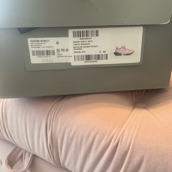 Soft ballerina pink and black balenciaga track sneakers - Picture 6 of 9